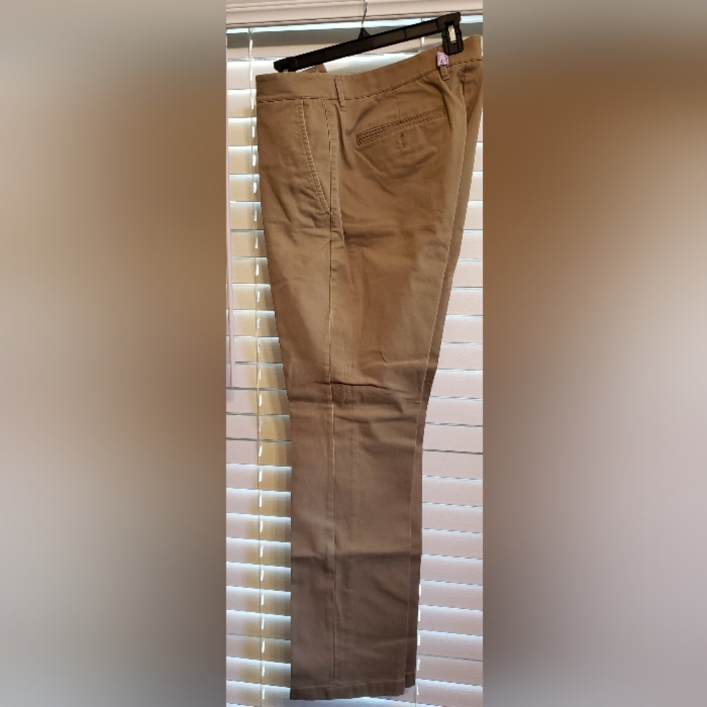 Classic Men's Khaki Chinos